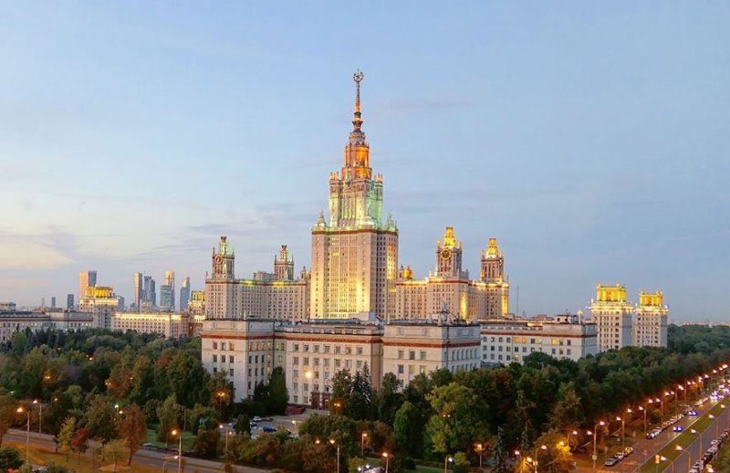 В каких учебных заведениях получили образование самые богатые люди России