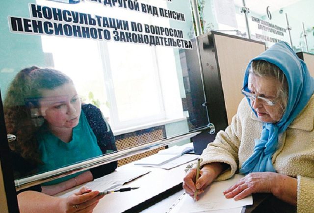 Жителям России, возможно, придется добиваться выплаты пенсий в суде