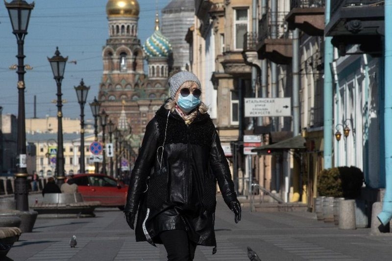 В Санкт-Петербурге, согласно постановлению от 12 мая 2020 года, жители получат пособие на приобретение масок и перчаток