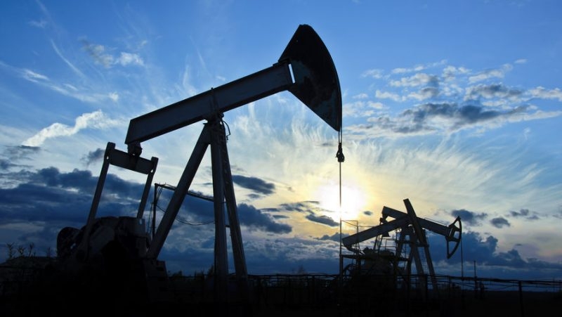 Рубль под давлением, цен на нефть стал падать