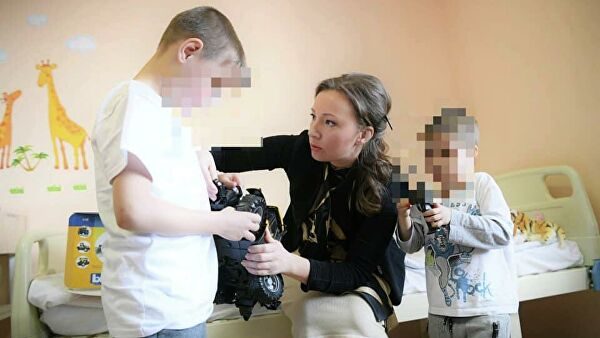 Мужчина бросил в аэропорту Шереметьево двоих малолетних детей