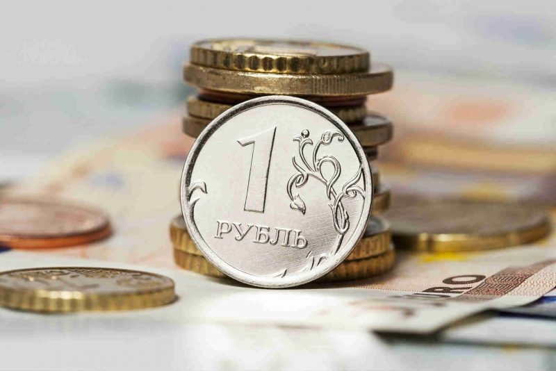 Будет ли курс 65 рублей к доллару в ближайшем будущем, поделились прогнозом эксперты