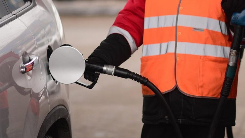 Снижение цен на бензин в 2020 году в России назвали утопией